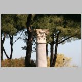 0656 ostia - regio ii - insula vii - teatro (ii,vii,2) - tempel der ceres - korinthische saeule.jpg